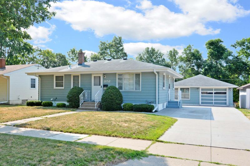 2152 Hawthorne Ave E, Saint Paul, MN 55119