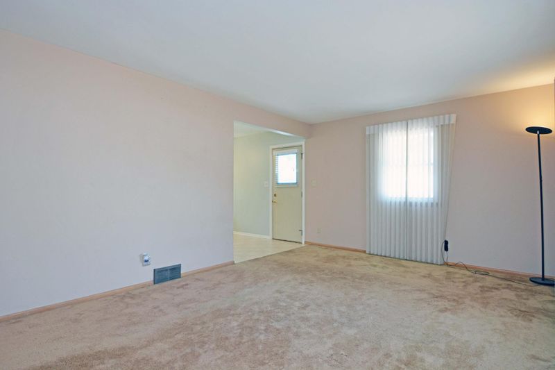 2152 Hawthorne Ave E, Saint Paul, MN 55119
