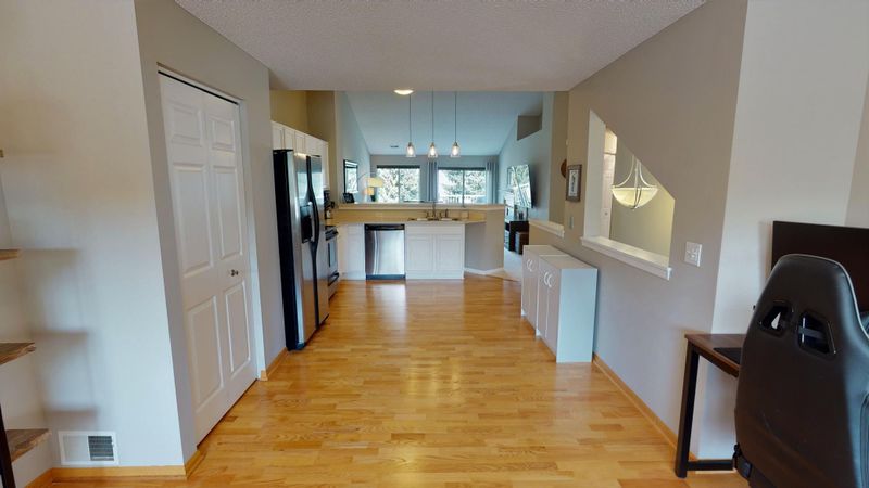 2229 Creekside Ct #103, Eagan, MN 55122