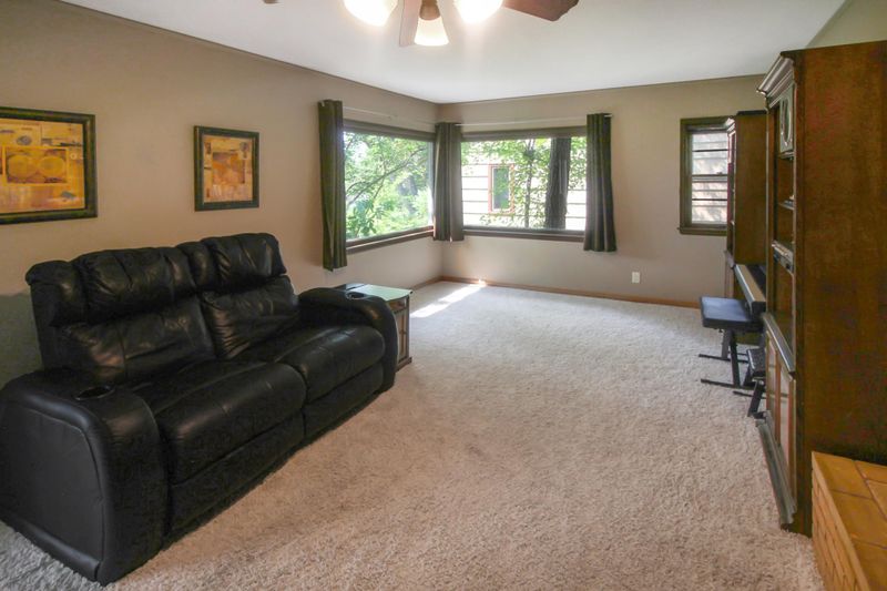 3715 Beard Ave N, Robbinsdale, MN 55422