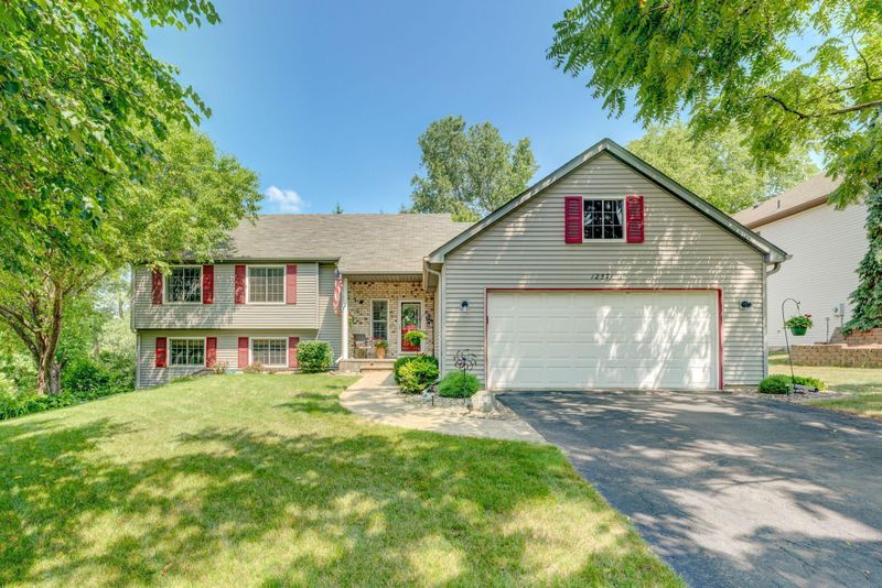 12571 Driftwood Ct, Apple Valley, MN 55124