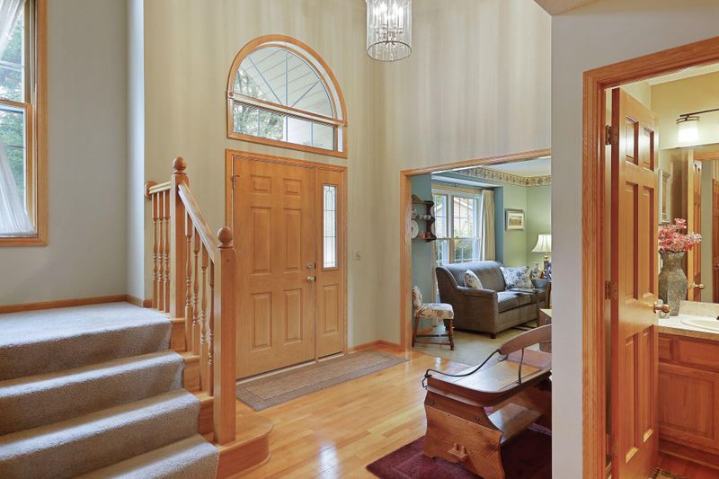 7496 Crocus Ct, Chanhassen, MN 55317