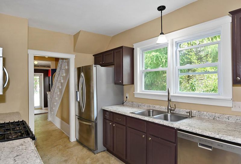 908 Elm Ave E, Waseca, MN 56093