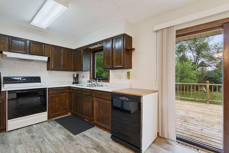 603 S Greenleaf Dr, Eagan, MN 55123