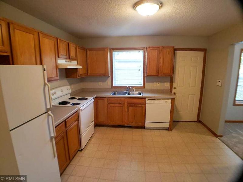 917 Wilson Ave, Saint Paul, MN 55106