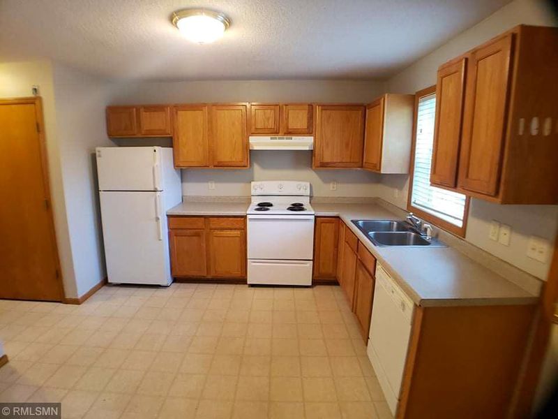 917 Wilson Ave, Saint Paul, MN 55106