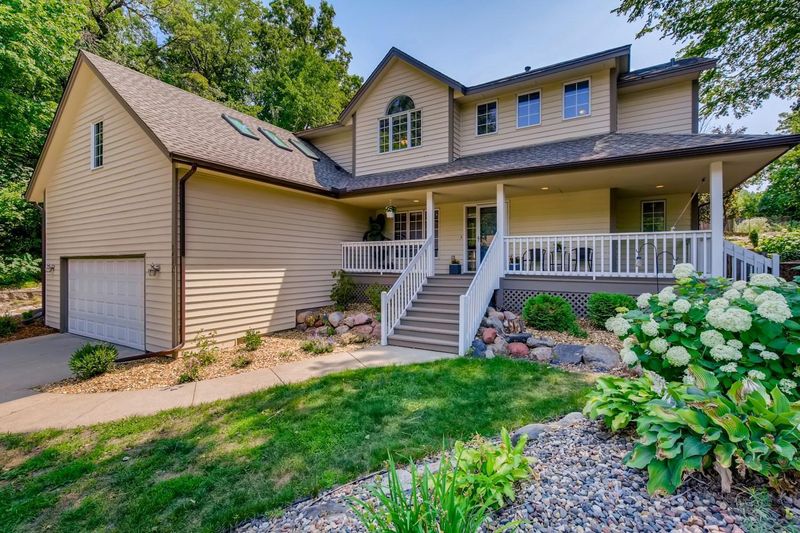8560 136th Ct, Apple Valley, MN 55124