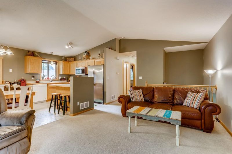 815 Marigold Dr, Cambridge, MN 55008