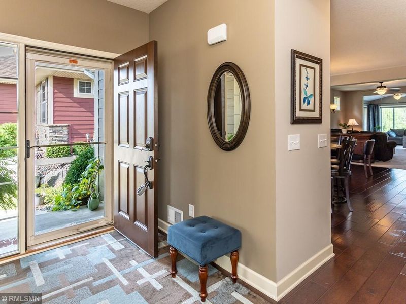 3525 Sawgrass Trl E, Eagan, MN 55123