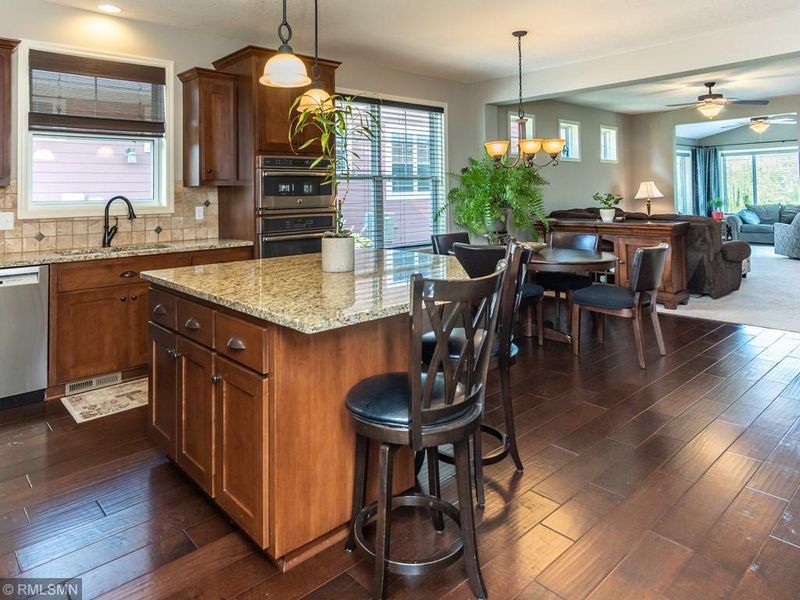 3525 Sawgrass Trl E, Eagan, MN 55123