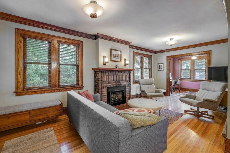 417 Warwick St, Saint Paul, MN 55105