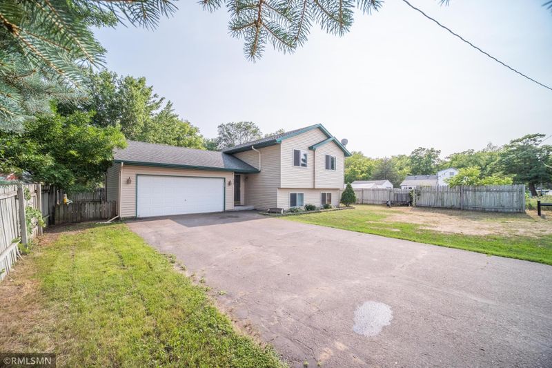6235 Maple St, North Branch, MN 55056