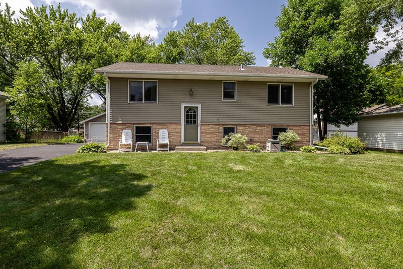8564 Inwood Ave S, Cottage Grove, MN 55016