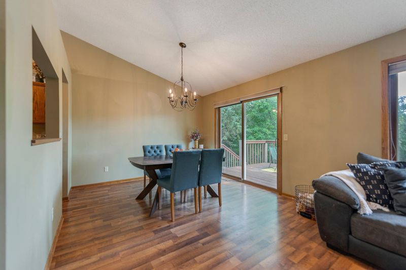 1284 Edgehill Ct, Maplewood, MN 55109