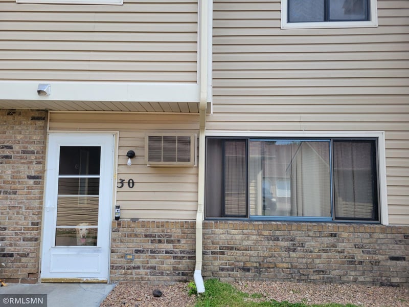30 E 13th St, Waconia, MN 55387