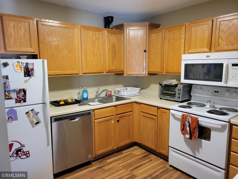 30 E 13th St, Waconia, MN 55387