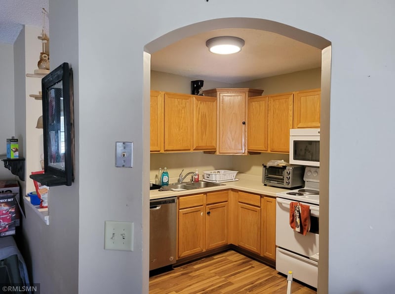 30 E 13th St, Waconia, MN 55387