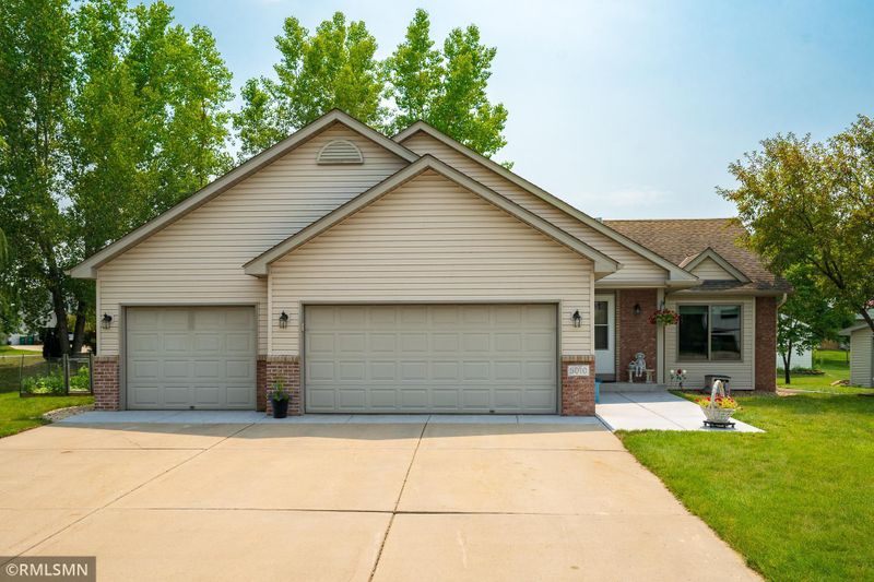 5010 Acorn Cir, Rockford, MN 55373