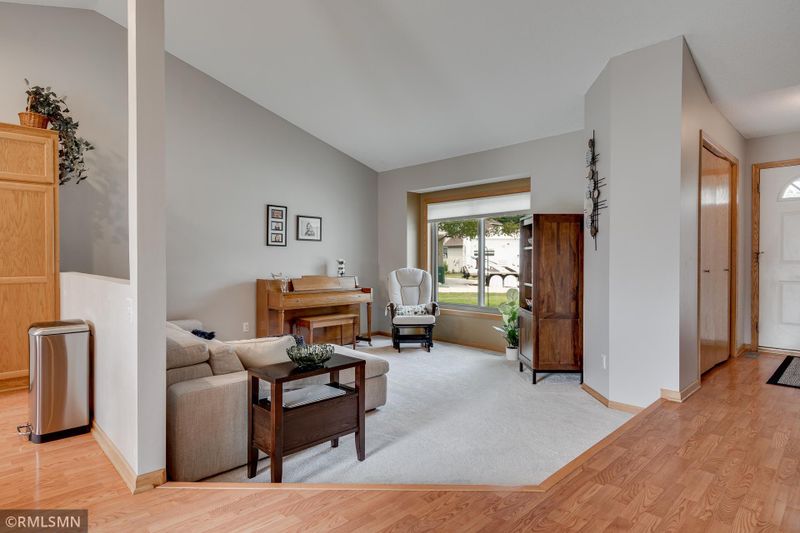 5010 Acorn Cir, Rockford, MN 55373