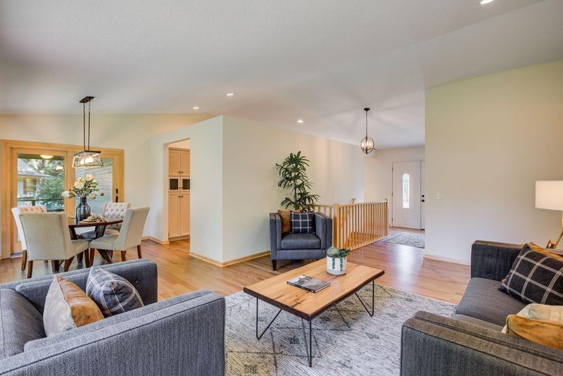 306 Laurie Ct, Stillwater, MN 55082