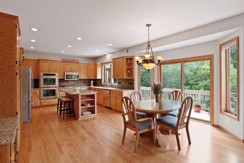 1515 Knob Hill Ln, Excelsior, MN 55331
