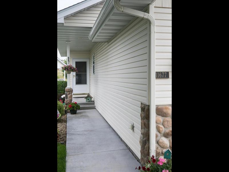 11677 Spruce Dr, Monticello, MN 55362