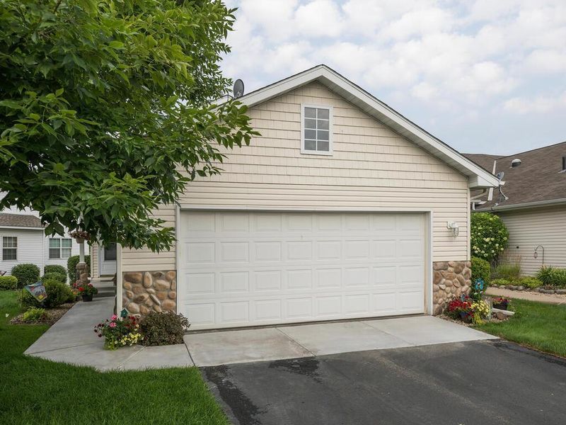 11677 Spruce Dr, Monticello, MN 55362