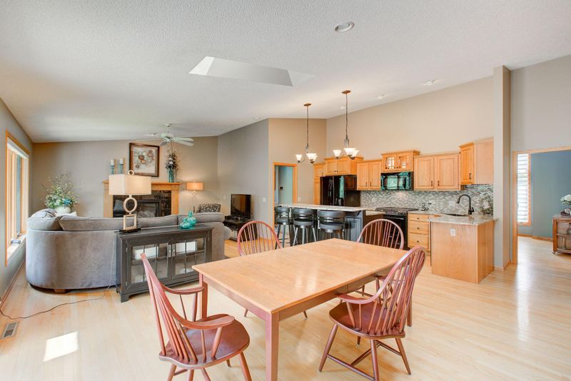 5732 W 96th St, Bloomington, MN 55437