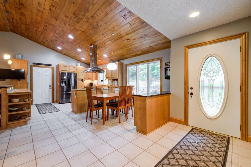 17161 Cedarcrest Dr, Eden Prairie, MN 55347