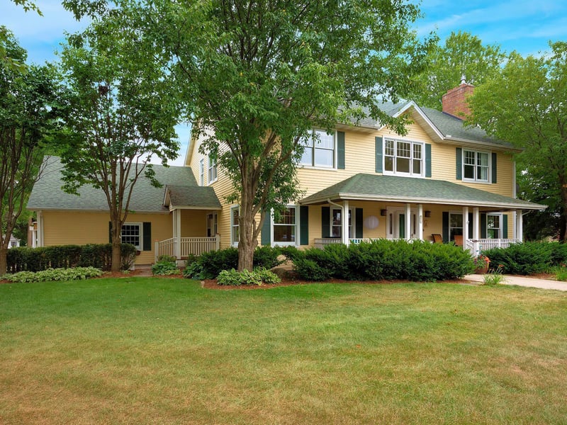 870 Mendakota Ct, Mendota Heights, MN 55120