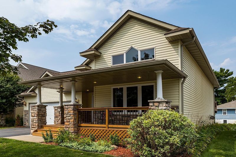 753 7th St, Chaska, MN 55318