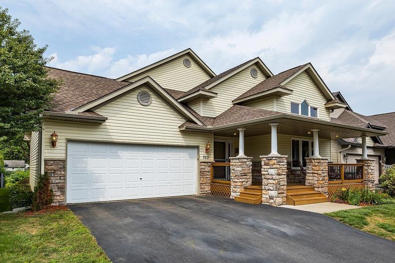 753 7th St, Chaska, MN 55318