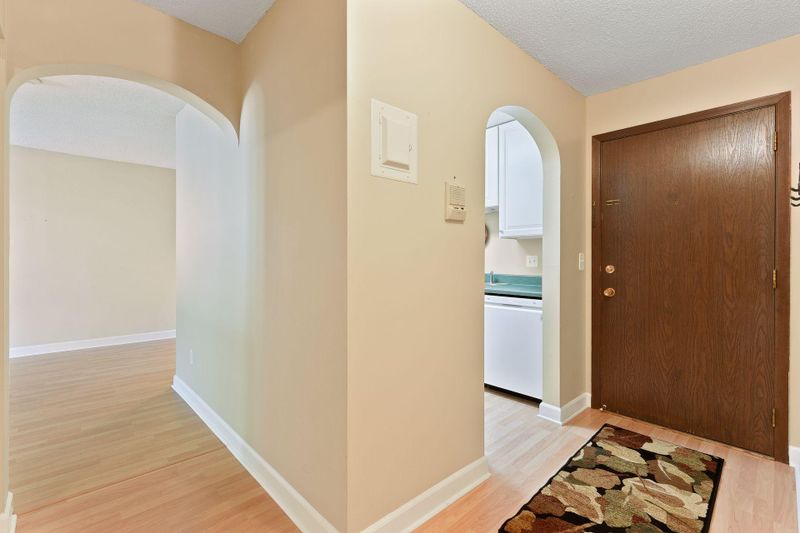 7350 York Ave S #109, Edina, MN 55435