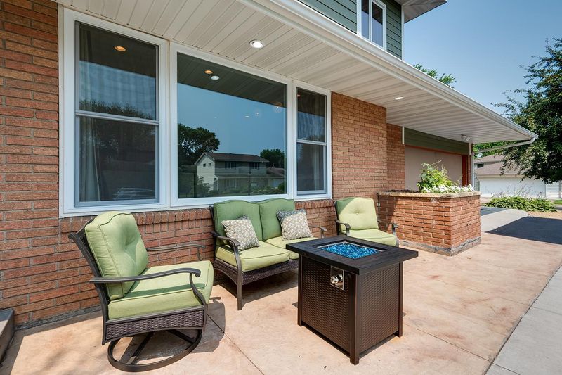 2099 Theresa St, Mendota Heights, MN 55120
