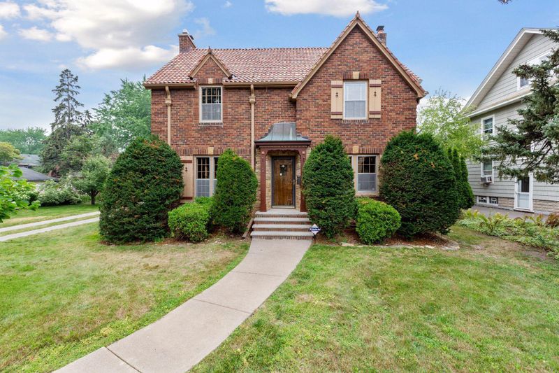 79 Cretin Ave N, Saint Paul, MN 55104