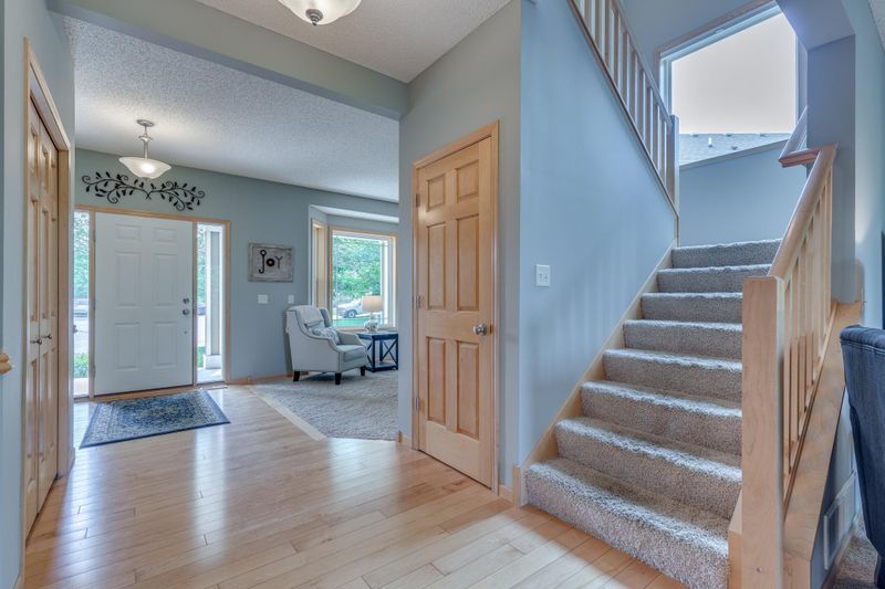 3046 Frontier Rg, Woodbury, MN 55129