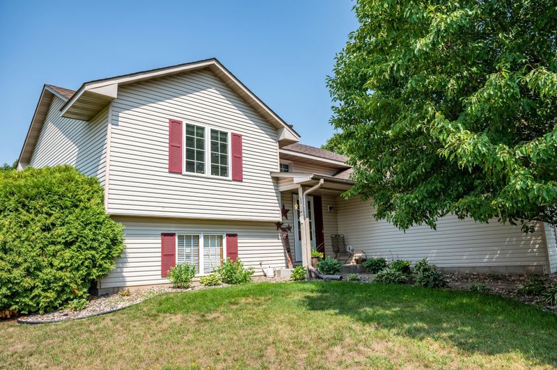 2218 Granada Ave N, Oakdale, MN 55128