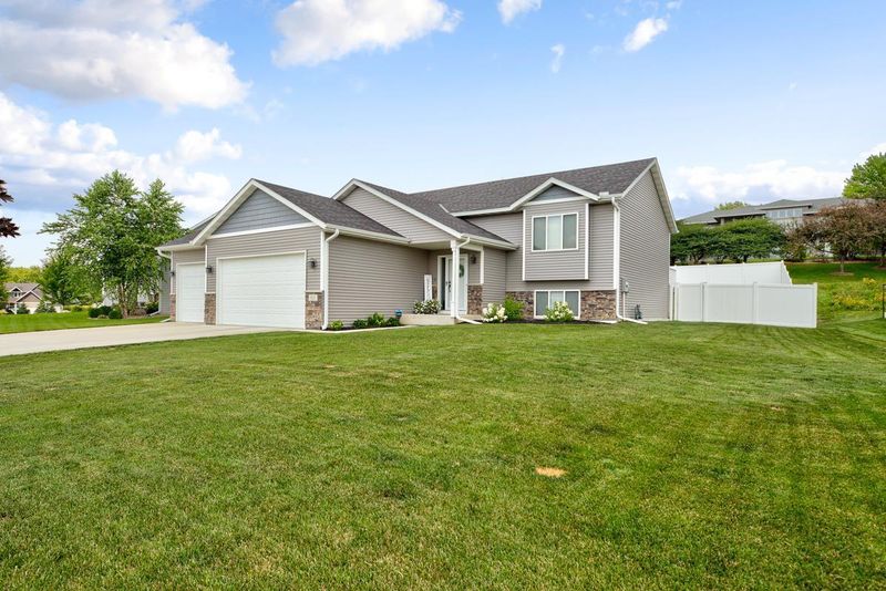 513 Afton Dr, Northfield, MN 55057