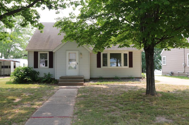 1340 Comstock Ave, Cumberland, WI 54829