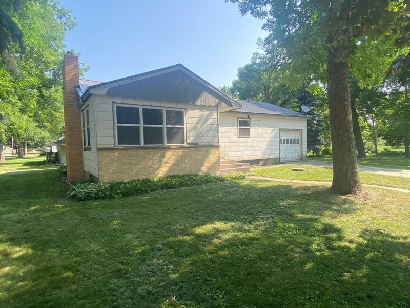 461 2nd St, Clements, MN 56224