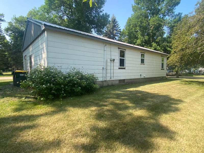 461 2nd St, Clements, MN 56224