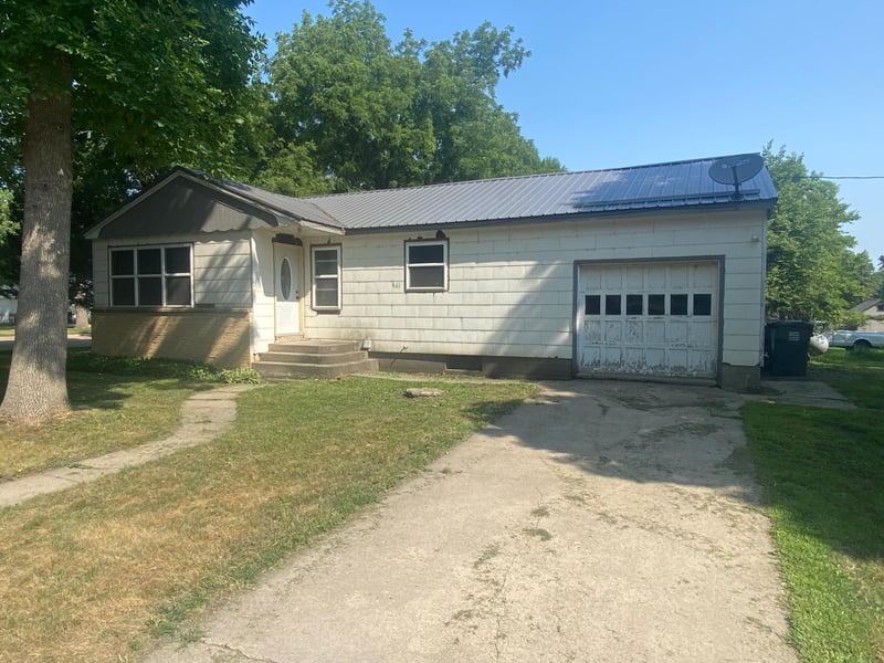 461 2nd St, Clements, MN 56224