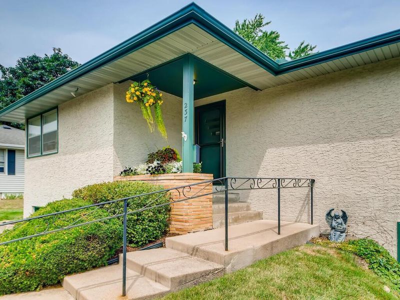 237 Reid Ln, South Saint Paul, MN 55075
