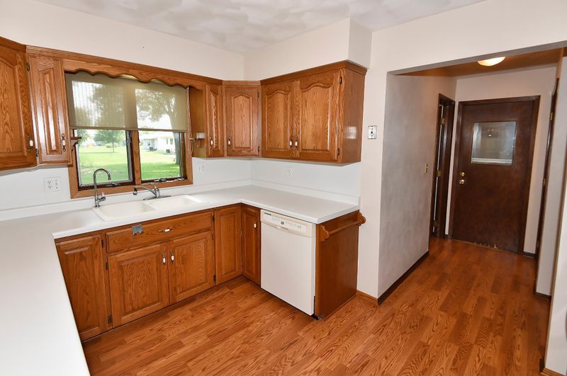 1204 2nd St NW, Waseca, MN 56093