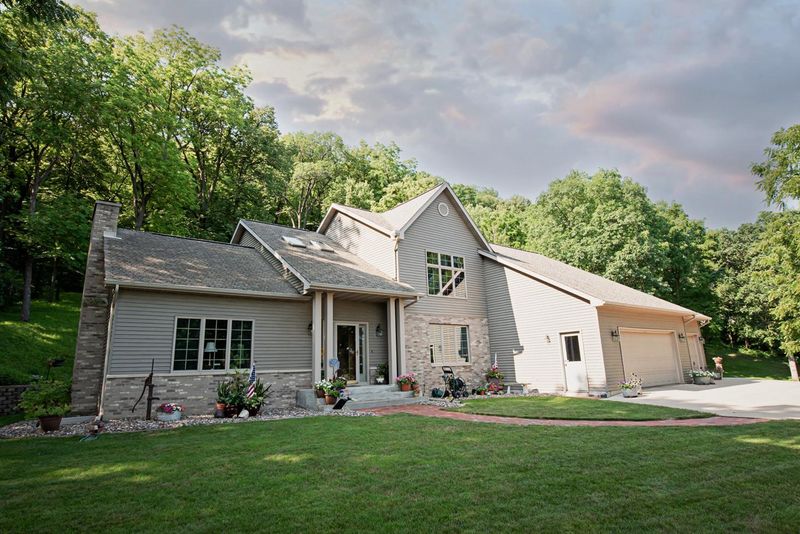 41971 Spillway Dr, Winona, MN 55987