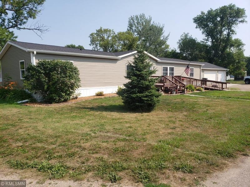 107 1st St, Donnelly, MN 56235