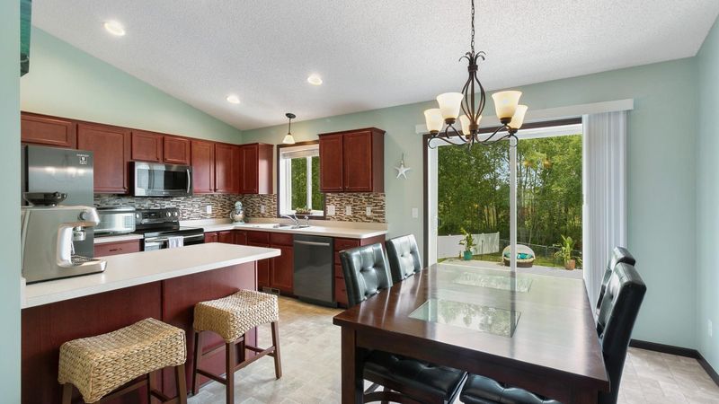 531 Knollwood St W, Annandale, MN 55302