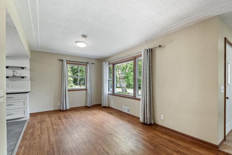 725 Labore Rd, Little Canada, MN 55117