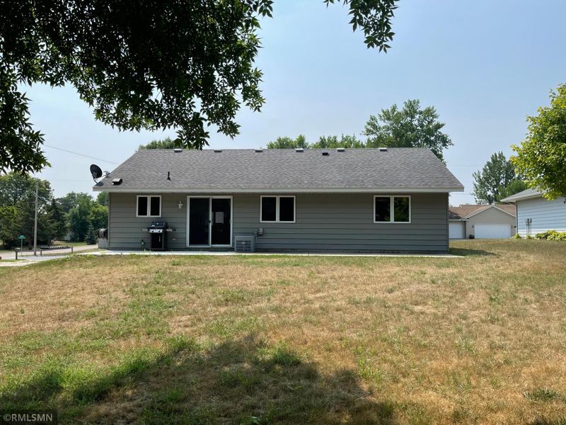 817 Cj Moe Blvd, Dassel, MN 55325