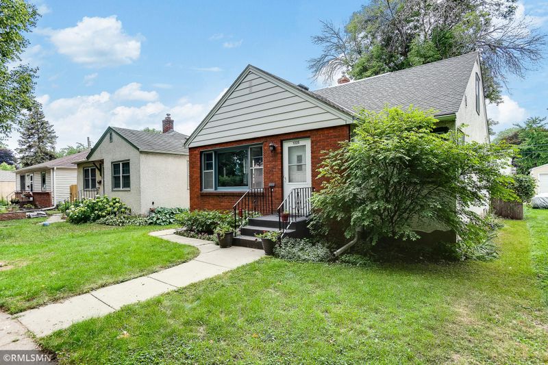1225 Matilda St, Saint Paul, MN 55117
